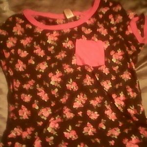 Floral print ringer tee with pocket